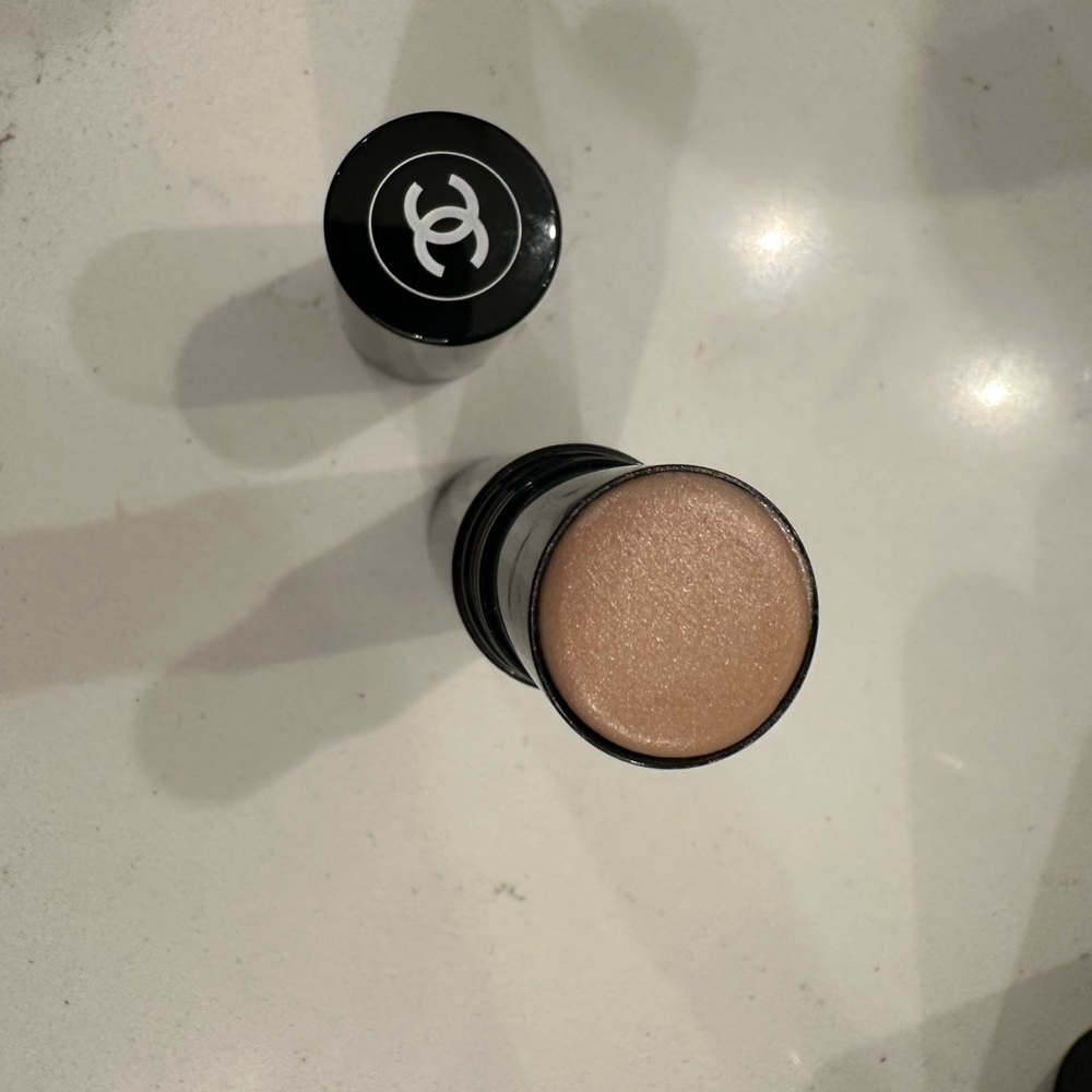 Chanel Baume essential Stick Highlighter sculpting in Sculpting